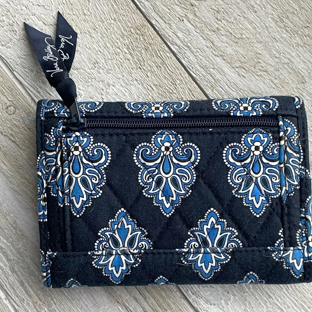 Vera Bradley wallet - Picture 2 of 8